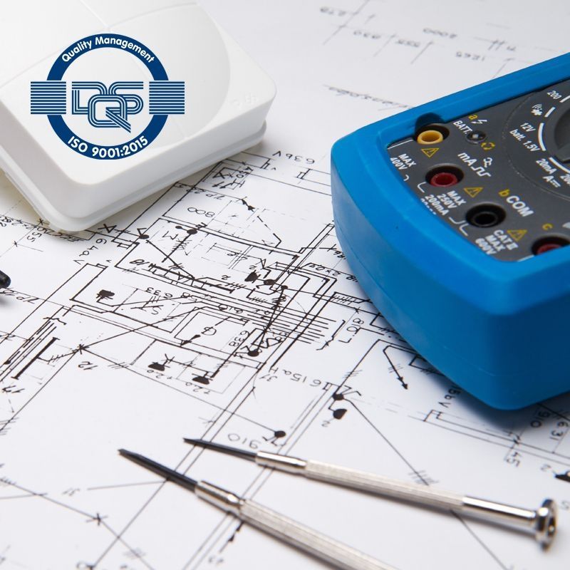 Elektrische Schaltpläne werden überprüft